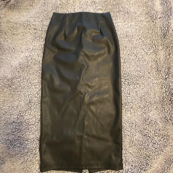ASOS faux leather skirt - Picture 2 of 4